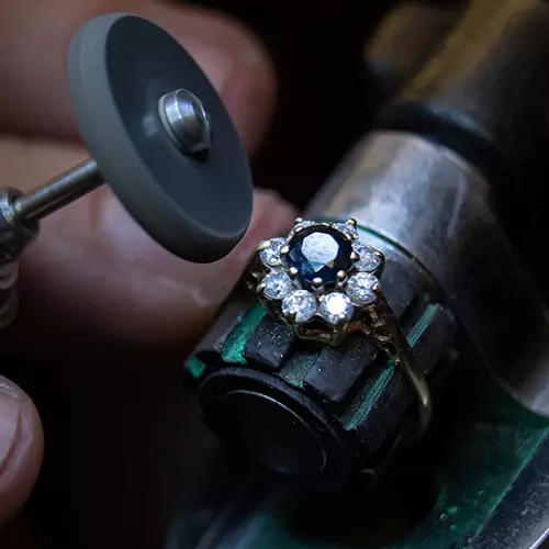 Jewellery claw repairs at Baker Brothers