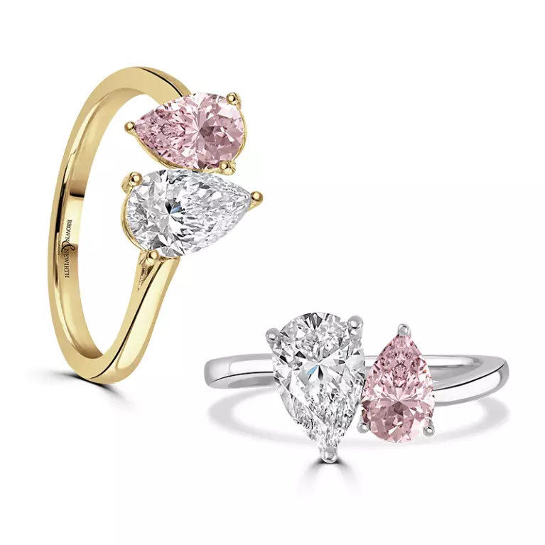 Toi et Moi Ring set 5 with colourless and bright pink laboratory grown diamonds