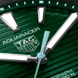 TAG Heuer Aquaracer Professional 200 Solargraph 40mm Green Dial close up